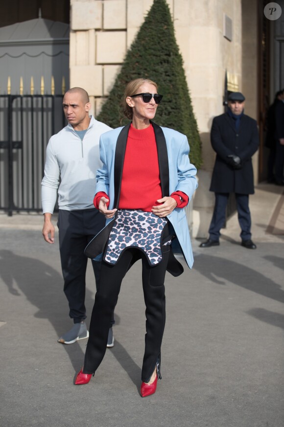 Céline Dion sort de l'hôtel de Crillon à Paris le 31 janvier 2019.