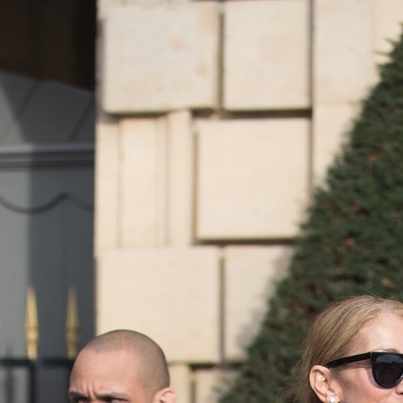 Céline Dion sort de l'hôtel de Crillon à Paris le 31 janvier 2019.