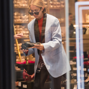 Celine Dion fait un passage à la boutique Repetto à Paris le 31 janvier 2019.