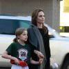 Angelina Jolie est allée chercher sa fille Vivienne à son cours d'arts martiaux à Los Angeles. Vivienne porte fièrement sa ceinture rouge et tiens la main de sa mère. Le 28 janvier 2019