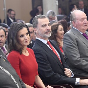 L'infante Pilar de Bourbon et la famille royale espagnole (Letizia, Felipe, Juan Carlos, Sofia, Elena) lors de la cérémonie des Prix nationaux du sport espagnol à Madrid le 10 janvier 2019.
