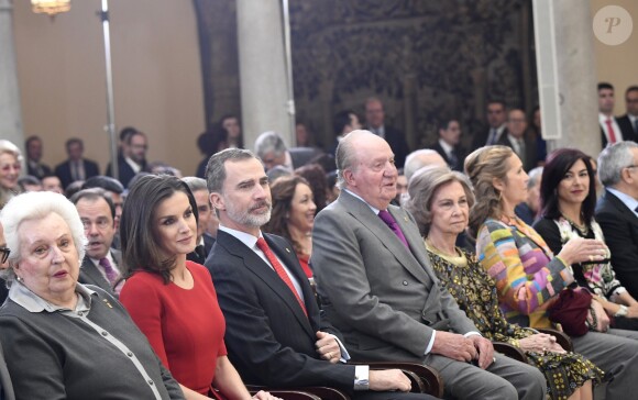 L'infante Pilar de Bourbon et la famille royale espagnole (Letizia, Felipe, Juan Carlos, Sofia, Elena) lors de la cérémonie des Prix nationaux du sport espagnol à Madrid le 10 janvier 2019.
