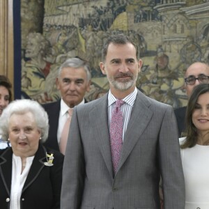 L'infante Pilar de Bourbon avec le roi Felipe VI et la reine Letizia d'Espagne lors d'une audience des membres de l'association "Nuevo Futuro" au palais de la Zarzuela à Madrid le 10 juillet 2018.