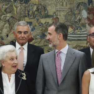L'infante Pilar de Bourbon avec le roi Felipe VI et la reine Letizia d'Espagne lors d'une audience des membres de l'association "Nuevo Futuro" au palais de la Zarzuela à Madrid le 10 juillet 2018.