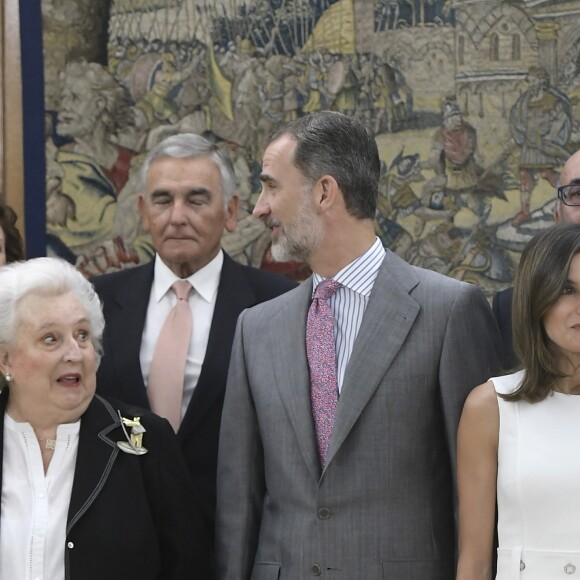 L'infante Pilar de Bourbon avec le roi Felipe VI et la reine Letizia d'Espagne lors d'une audience des membres de l'association "Nuevo Futuro" au palais de la Zarzuela à Madrid le 10 juillet 2018.