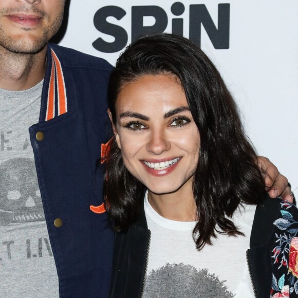 Ashton Kutcher et sa femme Mila Kunis - Les célébrités posent lors de la 6e édition du Ping Pong 4 Purpose organisé au Dodger Stadium, le 23 août 2018.