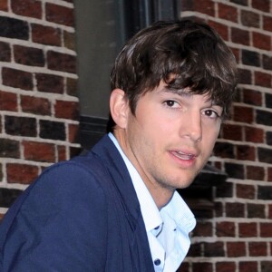 Ashton Kutcher à la sorti du 'Late Show With David Letterman' à New York le 17 mai 2010