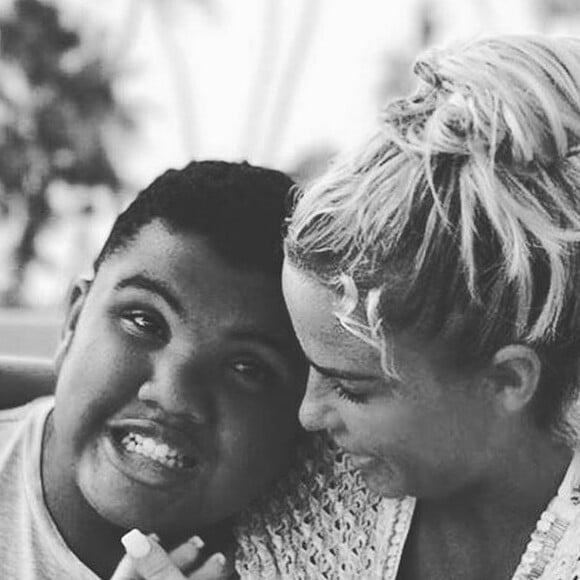 Harvey et sa mère Katie Price.