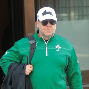 Exclusif - Russell Crowe à la sortie de son hôtel à New York, le 1er novembre 2018.