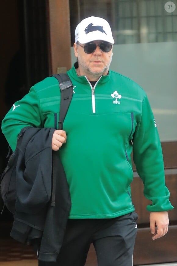 Exclusif - Russell Crowe à la sortie de son hôtel à New York, le 1er novembre 2018.