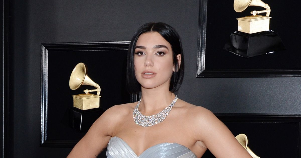 dua lipa les célébrités arrivent à la 61ème soirée annuelle des