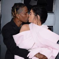 Kylie Jenner : Craquante en rose bonbon aux Grammys, elle console Travis Scott