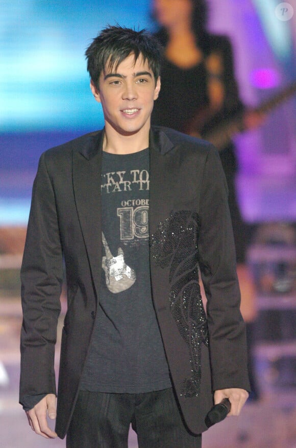 Grégory Lemarchal lors de l'élection Miss Europe 2005, au Palais des sports de Paris le 13 matrs 2005.