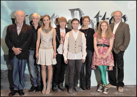 Michael Gambon, Tom Felton, Emma Watson, Rupert Grint, Daniel Radcliffe, Bonnie Wright, Jessie Cave & Jim Broadbent en 2009 à Londres