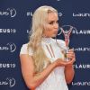 Lindsey Vonn pose avec son Laureus - Les célébrités posent sur le tapis rouge lors de la soirée des "Laureus World sports Awards" à Monaco le 18 février 2019