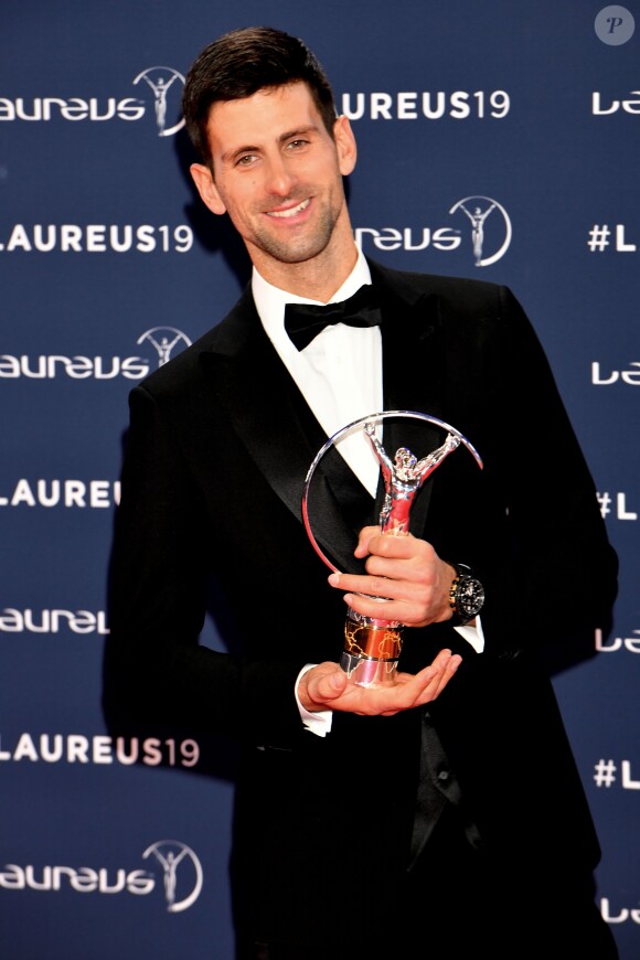 Novak Djokovic pose avec son Laureus lors de la soirée des "Laureus World sports Awards" à Monaco, le 18 février 2019. © Bruno Bebert/Bestimage