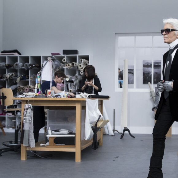 Le designer Karl Lagerfeld lors du final du 2ème défilé de mode Haute-Couture automne-hiver 2016/2017 "Chanel" à Paris le 5 Juillet 2016. © Olivier Borde / Bestimage