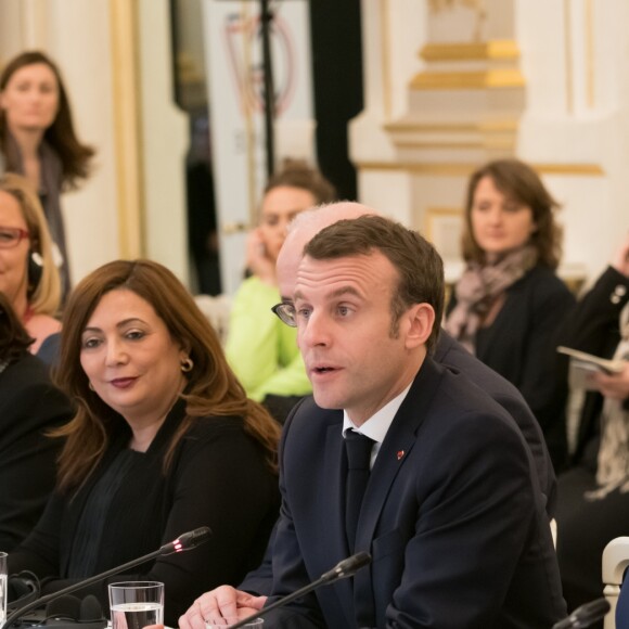 Wided Bouchamaoui, le président de la République française Emmanuel Macron et sa femme la Première Dame Brigitte Macron lors de la première réunion du conseil consultatif pour l'égalité entre les femmes et les hommes au Palais de l'Elysée, à Paris, en France, le 19 février 2019. © Jacques Witt/Pool/Bestimage