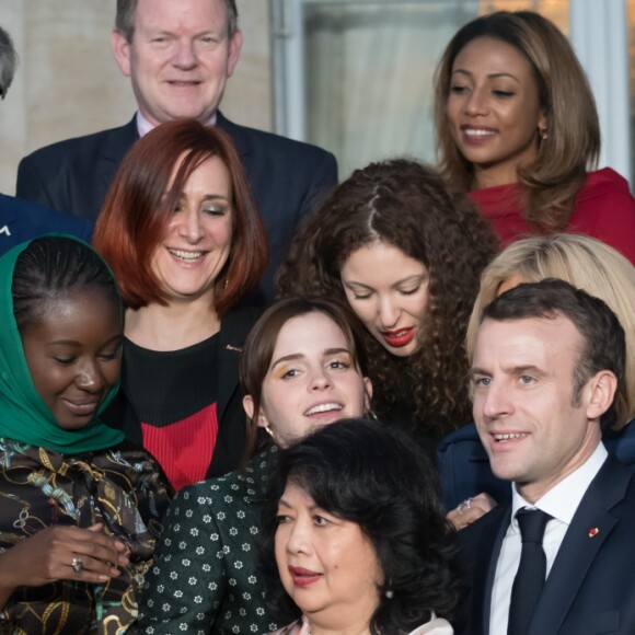 Aissata Lam, Irene Natividad, Wided Bouchamaoui, l'actrice britannique Emma Watson, le président de la République française Emmanuel Macron, sa femme la Première Dame Brigitte Macron, Marlène Schiappa, secrétaire d'Etat, chargée de l'Egalité des femmes et des hommes et Jamie McCourt, ambassadrice des Etats Unis en France lors de la photo de famille des participants à la réunion du conseil consultatif pour l'égalité entre les femmes et les hommes au palais de l'Elysée à Paris, France, le 19 février 2019. © Jacques Witt/Pool/Bestimage