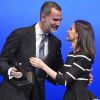 Le roi Felipe VI d'Espagne s'est vu remettre en présence de la reine Letizia le Prix mondial de la Paix et de la Liberté décerné par l'Association mondiale des juristes (JWA) lors de la clôture du Congrès mondial de droit au Théâtre royal à Madrid le 20 février 2019.