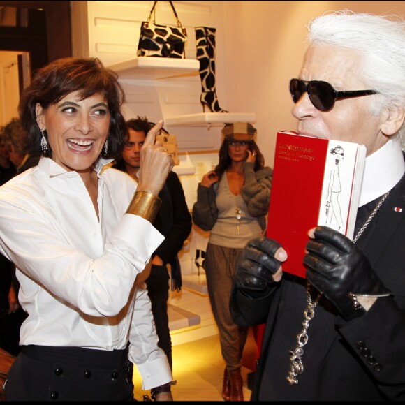 Inès de la Fressange et Karl Lagerfeld à Paris. Octobre 2010.