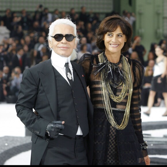 Barbara Palvin, Baptiste Giabiconi, Karl Lagerfeld et Inès de la Fressange défilent pour Chanel (collection prêt-à-porter printemps-été 2011) à Paris. Octobre 2010.