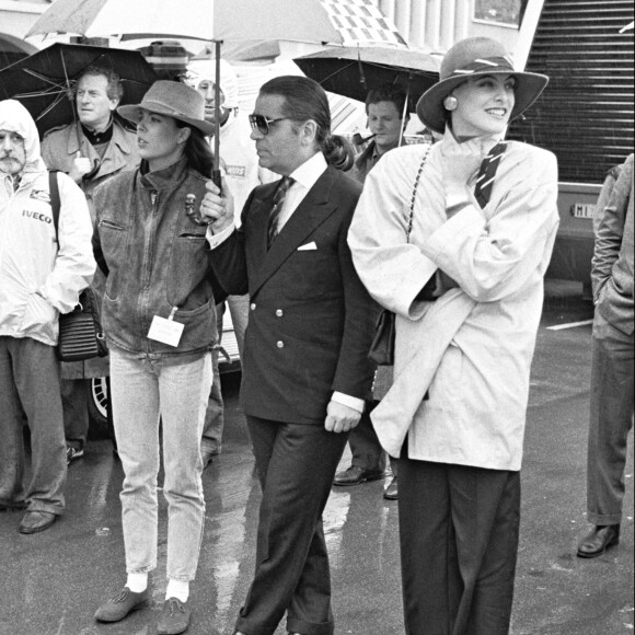 La princesse Caroline de Monaco, Karl Lagerfeld et Inès de la Fressange à Monaco. Octobre 1985.