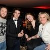 Exclusif - Valérie Damidot, sa fille Roxanne, son fils Norman, et son compagnon Régis - Valérie Damidot aux platines du restaurant La Gioia lors de la soirée "Les musiques de la Gioia" à Paris, le 17 décembre 2014.