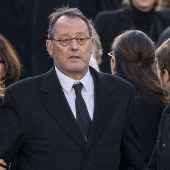 Jean Reno et sa femme Zofia - Arrivées des personnalités en l'église de La Madeleine pour les obsèques de Johnny Hallyday à Paris. Le 9 décembre 2017.