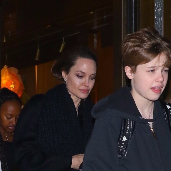 Exclusif - Angelina Jolie est allée faire du shopping avec ses enfants Pax, Sahara, Vivienne, Knox et Shiloh au magasin de sports KITH à New York, 22 février 2019