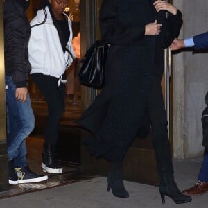 Exclusif - Angelina Jolie est allée faire du shopping avec ses enfants Pax, Sahara, Vivienne, Knox et Shiloh au magasin de sports KITH à New York, 22 février 2019