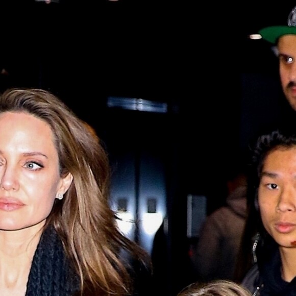 Exclusif - Angelina Jolie est allée faire du shopping avec ses enfants Pax, Sahara, Vivienne, Knox et Shiloh au magasin de sports KITH à New York, 22 février 2019