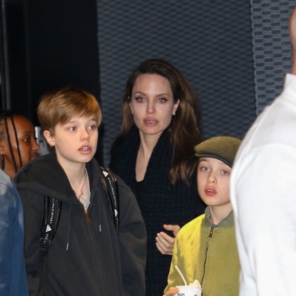 Exclusif - Angelina Jolie est allée faire du shopping avec ses enfants Pax, Sahara, Vivienne, Knox et Shiloh au magasin de sports KITH à New York, 22 février 2019