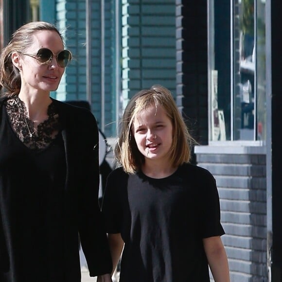 Angelina Jolie et sa fille Vivienne Marcheline Jolie-Pitt sont allées faire du shopping dans le quartier de Los Feliz, le 17 février 2019