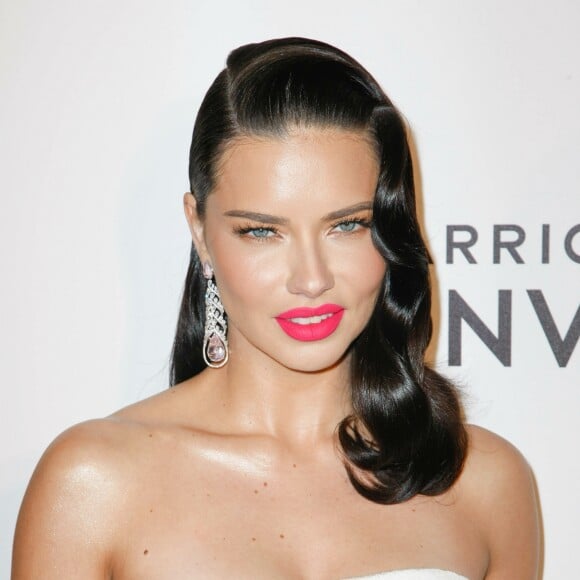 Adriana Lima à la soirée caritative AIDS Foundation Academy Awards Viewing Party à Los Angeles, le 24 février 2019