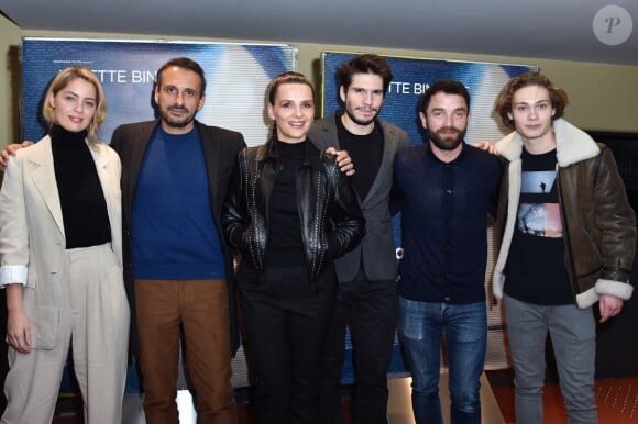 Marie-Ange Casta, le réalisateur Safy Nebbou, Juliette Binoche, François Civil, Guillaume Gouix et Jules Houplain - Avant première du film "Celle Que Vous Croyez" au cinéma UGC Les Halles à Paris, le 26 février 2019. © Giancarlo Gorassini/Bestimage