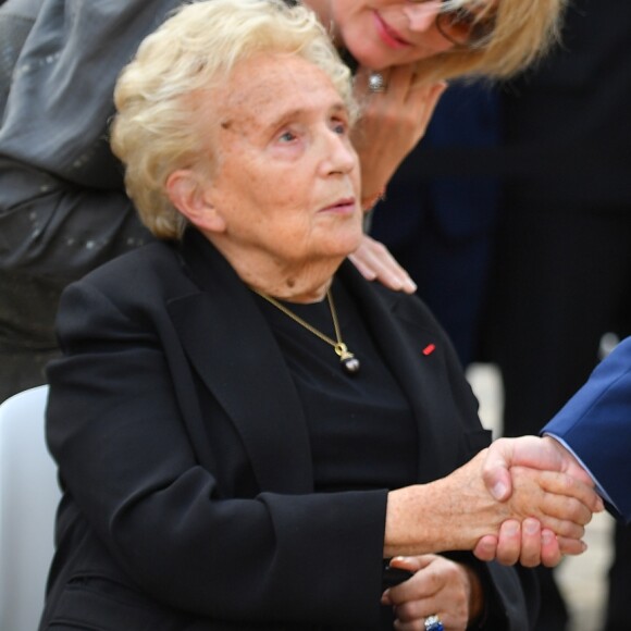 Bernadette Chirac, sa fille Claude Chirac et Bernard Cazeneuve - Hommage national à Simone Veil (femme politique et rescapée de la Shoah) dans la cour d'Honneur des Invalides à Paris, France, le 5 juillet 2017. Simone Veil reposera avec son mari au Panthéon. © Christian Liewig/Pool/ Bestimage