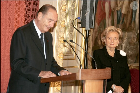 Le président Jacques Chirac et sa femme Bernadette - Cérémonie de remise de décorations à l'Elysée le 2 juin 2006.