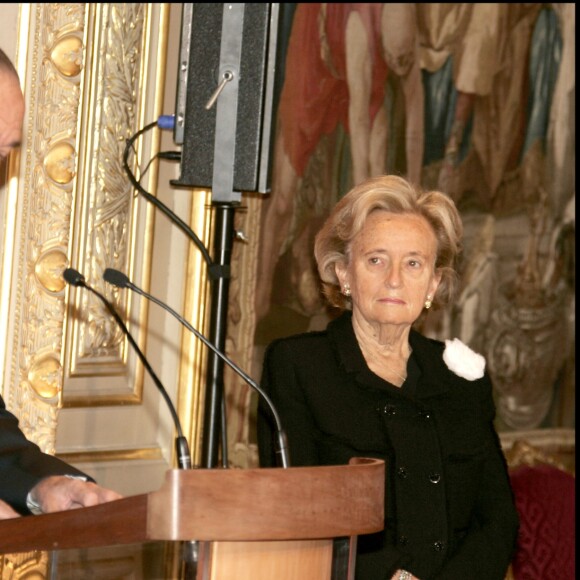 Le président Jacques Chirac et sa femme Bernadette - Cérémonie de remise de décorations à l'Elysée le 2 juin 2006.