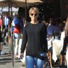 Exclusif - Halle Berry fait du shopping avec une amie à Beverly Hills le 21 décembre 2018.