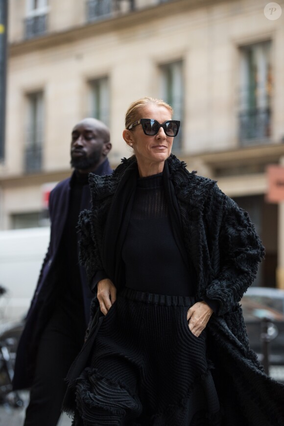 Céline Dion fait du shopping chez Balenciaga à Paris le 1er février 2019.