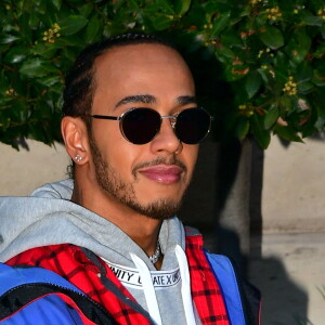 Lewis Hamilton à la sortie de l'hôtel Ritz lors de la fashion week à Paris, le 2 mars 2019.