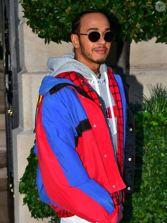 Lewis Hamilton à la sortie de l'hôtel Ritz lors de la fashion week à Paris, le 2 mars 2019.