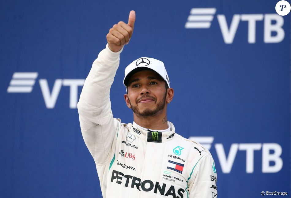 Le Pilote Mercedes Amg Petronas Lewis Hamilton Au Grand Prix De Formule