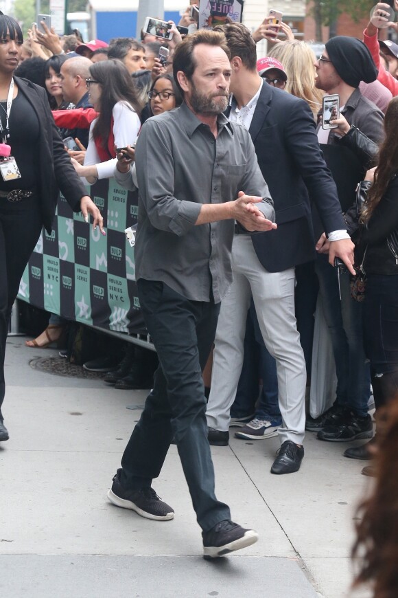 Luke Perry arrive au bâtiment AOL à New York, le 8 octobre 2018.