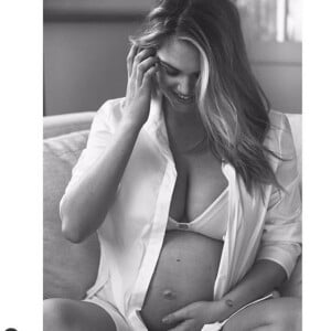 Kate Upton, enceinte, pose sur Instagram le 5 décembre 2018.
