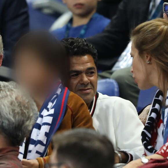 Jamel Debbouze, sa femme Mélissa Theuriau et leur fils Léon dans les tribunes du stade de France lors du match de ligue des nations opposant la France à l'Allemagne à Saint-Denis, Seine Saint-Denis, France, le 16 octobre 2018. La France a gagné 2-1.