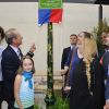 Bertrand Delanoë, Chloé Mons et Poppée Bashung - Inauguration d'un square Alain Bahsung dans le 18e arrondissement de PAris, le 21 juin 2012.