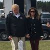 Le président des États-Unis, Donald Trump et la première dame Melania Trump rendent hommage aux 23 personnes décédées suite à la tornade à Opelika en Alabama le mars 2019.