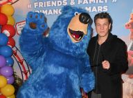 Marc Lavoine, transformé en ours bleu géant, fait des Merveilles